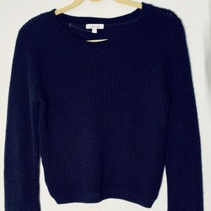 Dark blue sweater with cropped back side, by Delia